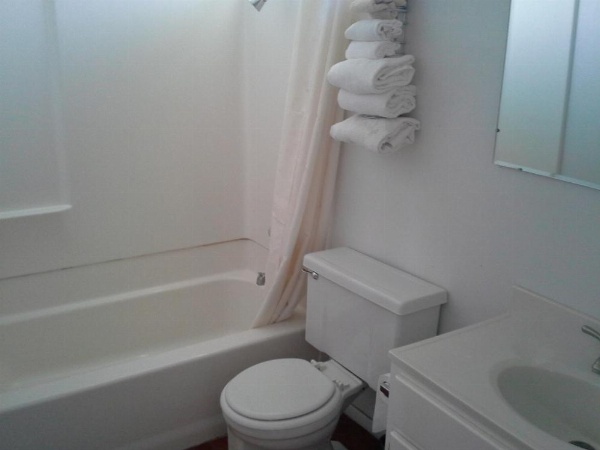 Boron Motel image 11