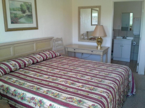 Boron Motel image 6